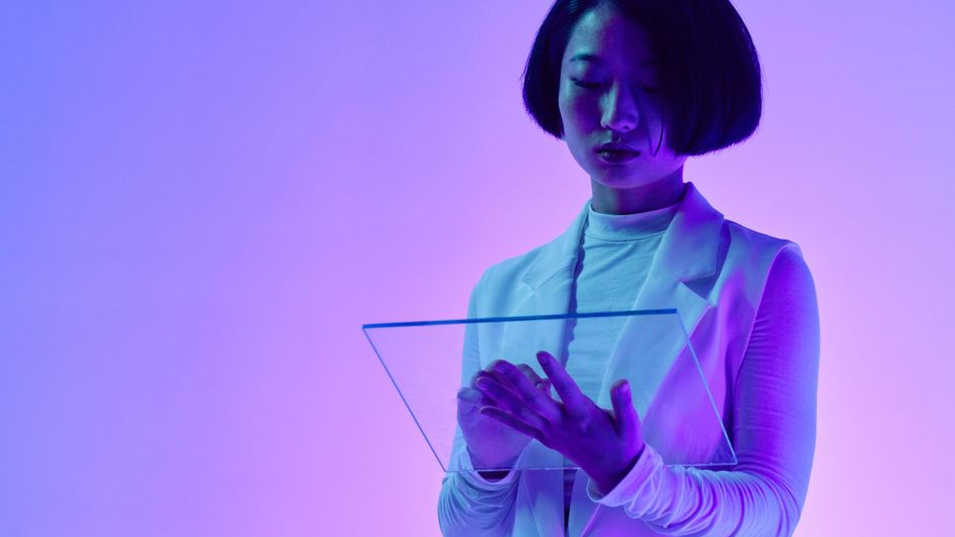 digital assistant hologram emotional response faci