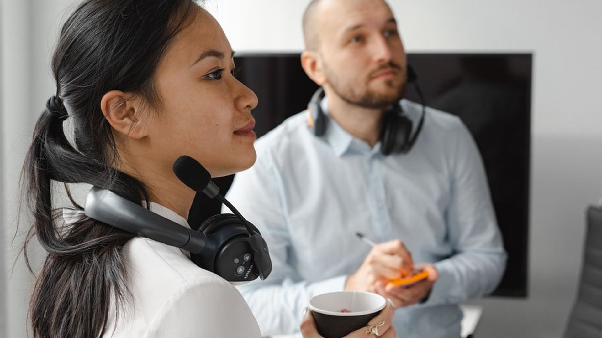 NeuraTalk Pro headset two people speaking differen