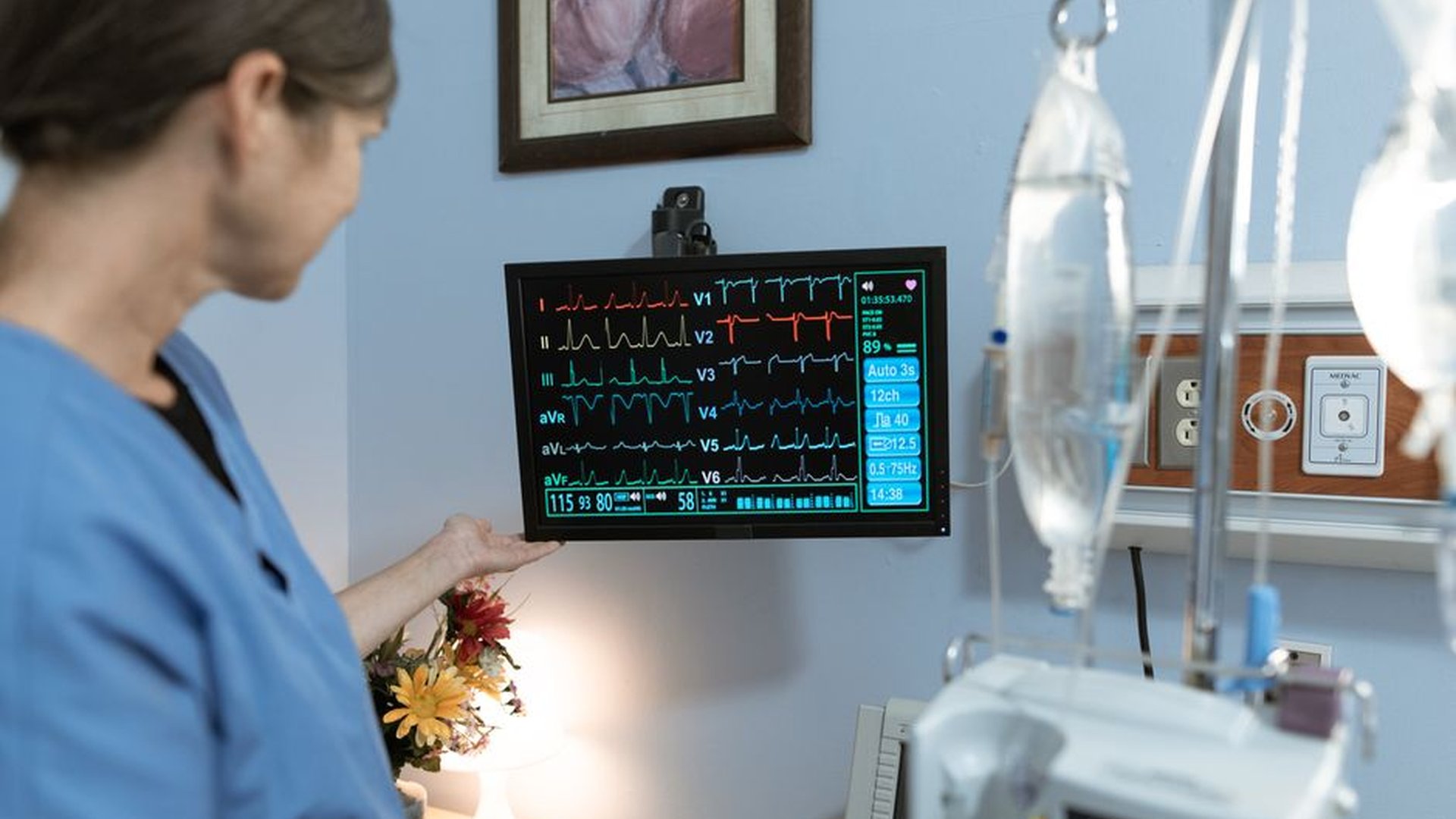 hospital monitoring room patient vitals AI dashboa