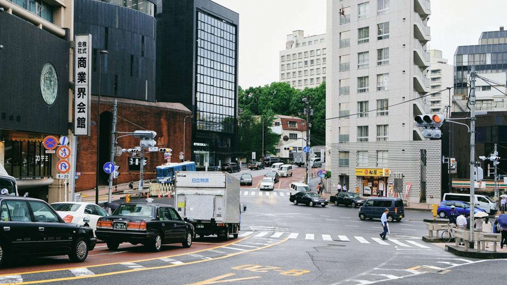 AI traffic control Tokyo intersections real-time c