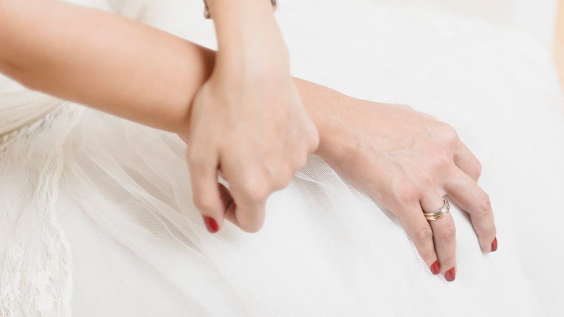 smart ring wristband sweat sensors skin conductanc