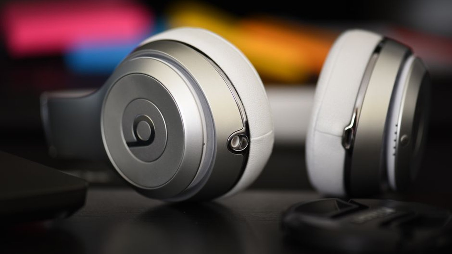 noise-canceling headphones studio editing focus mo