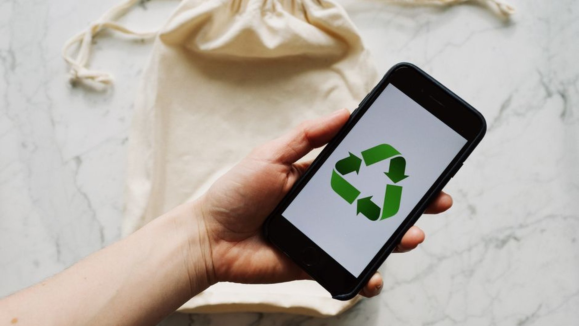 modular smartphone recyclable materials energy eff