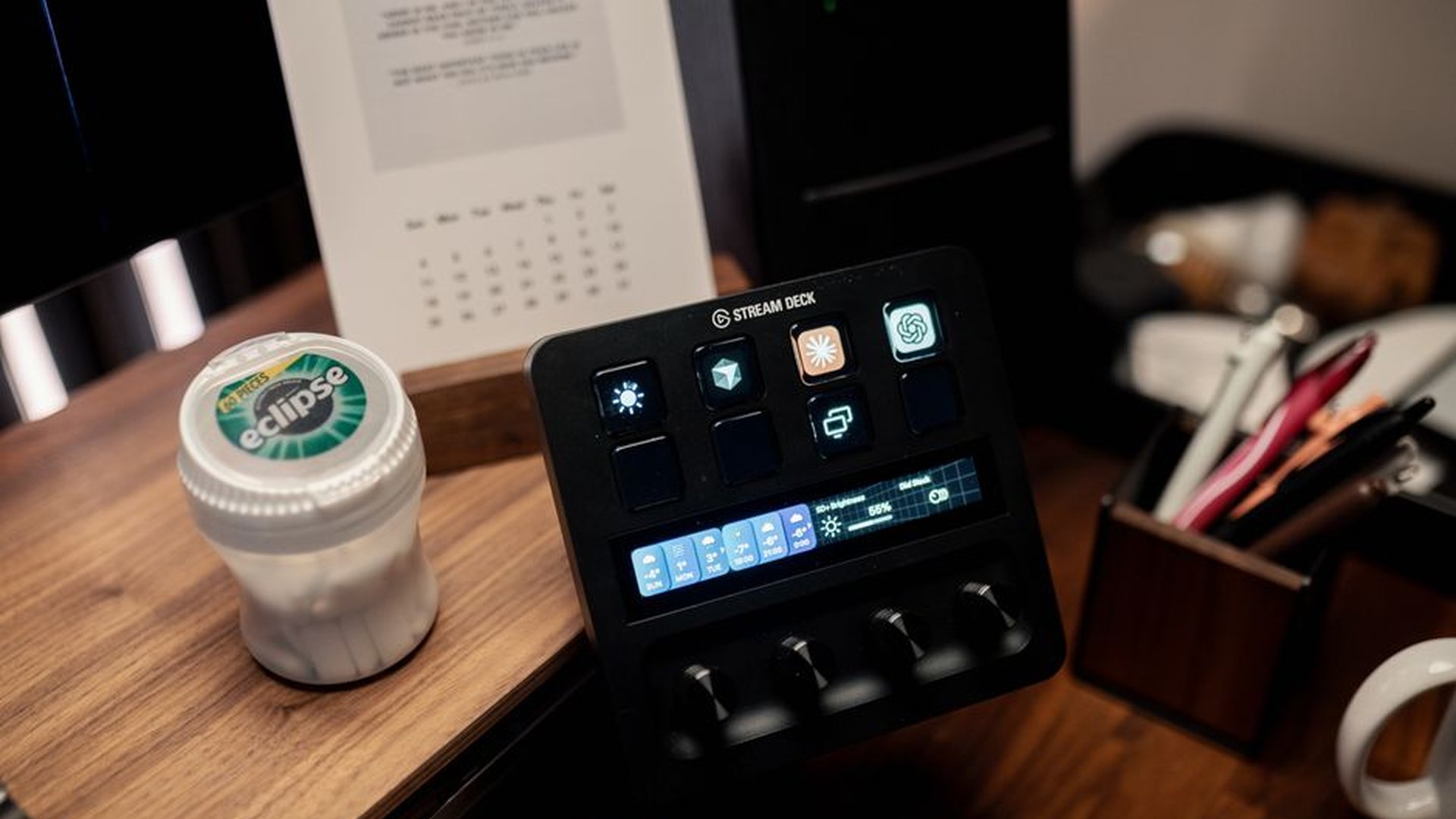AI gadget desktop setup quiet efficiency task auto