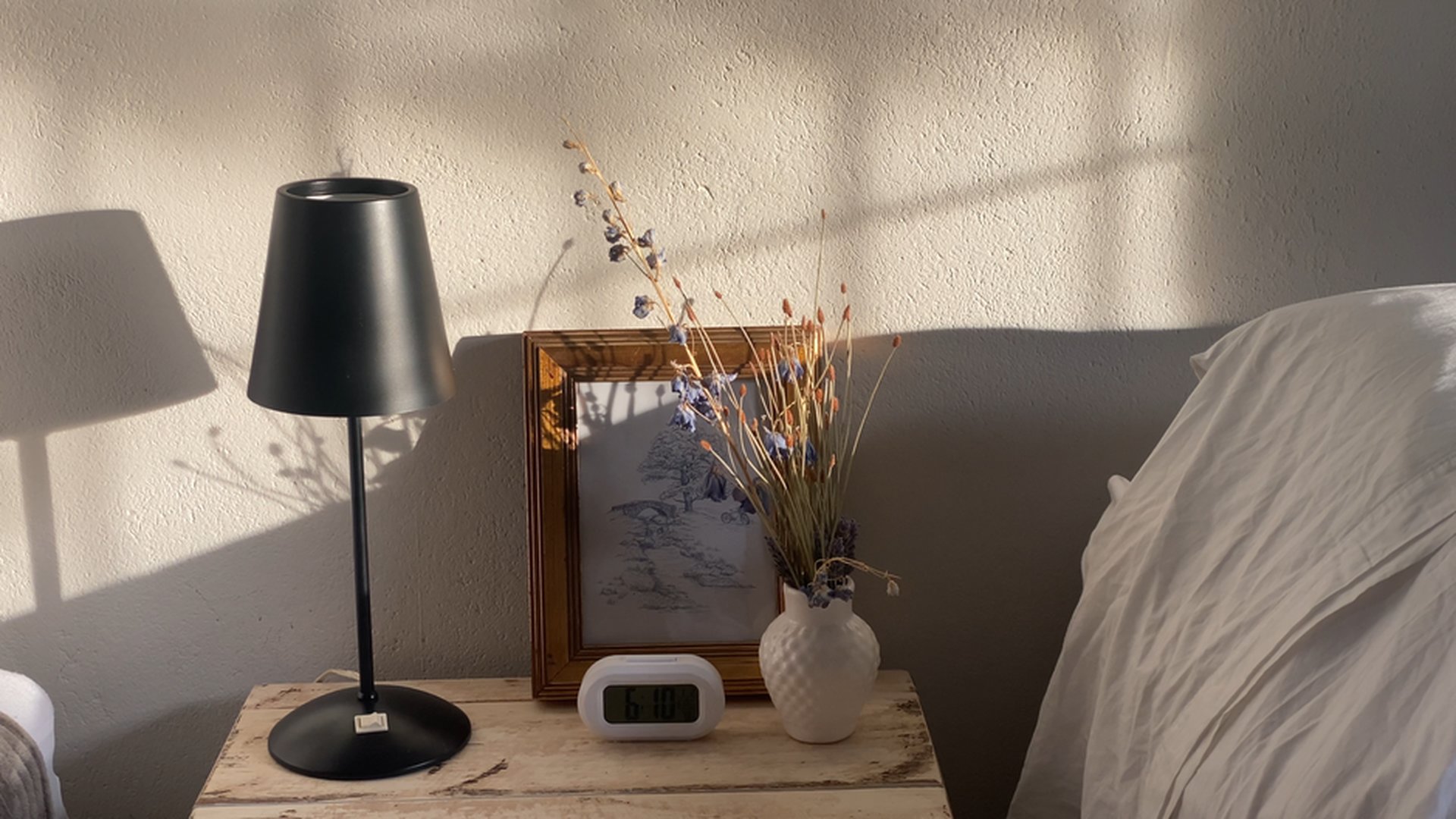 smart lamp glow morning sunlight bedroom calm atmo