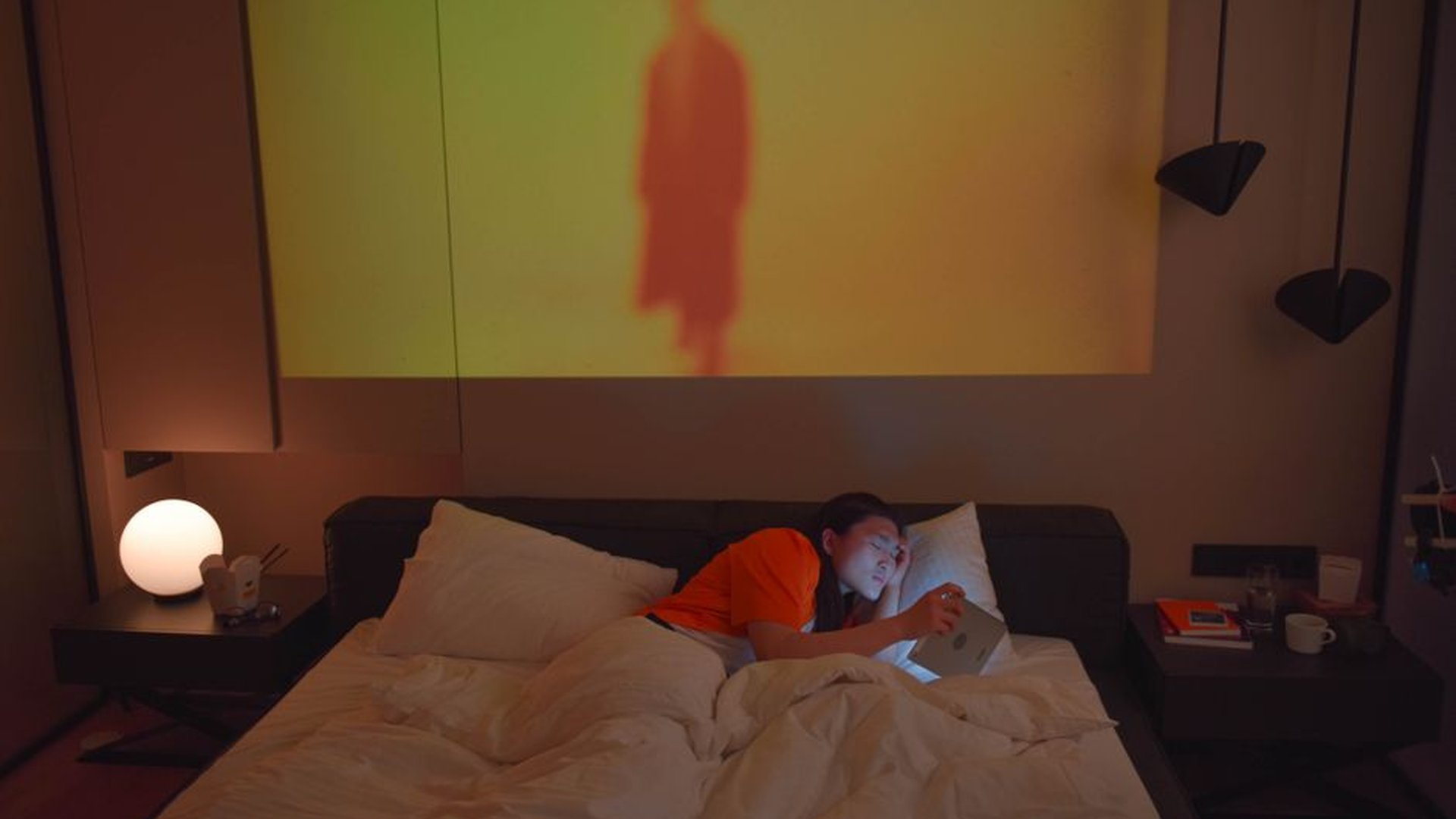portable smart bulb Philips Hue Go bedside lightin