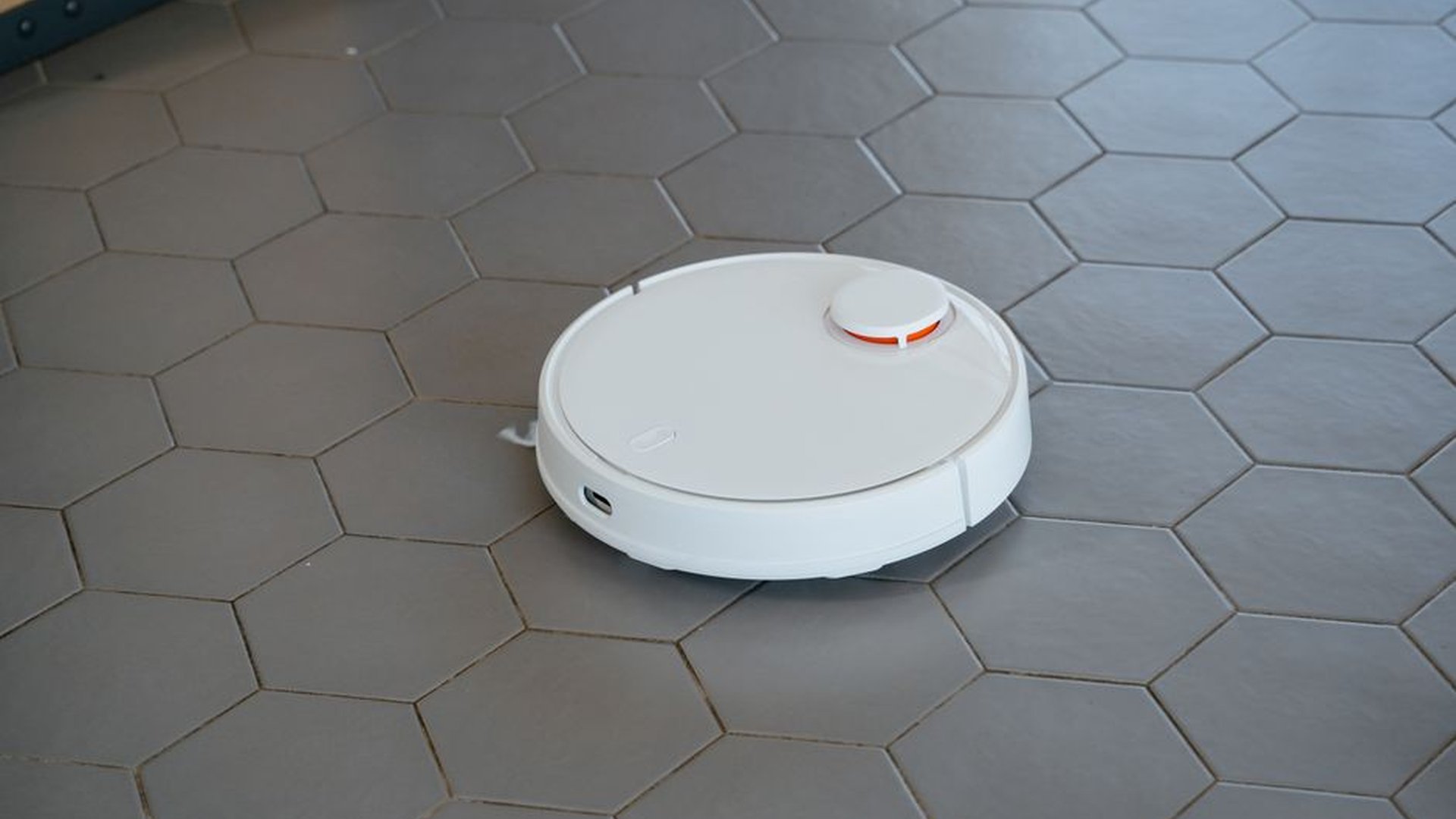 robot vacuum cleaning floor smart home automation