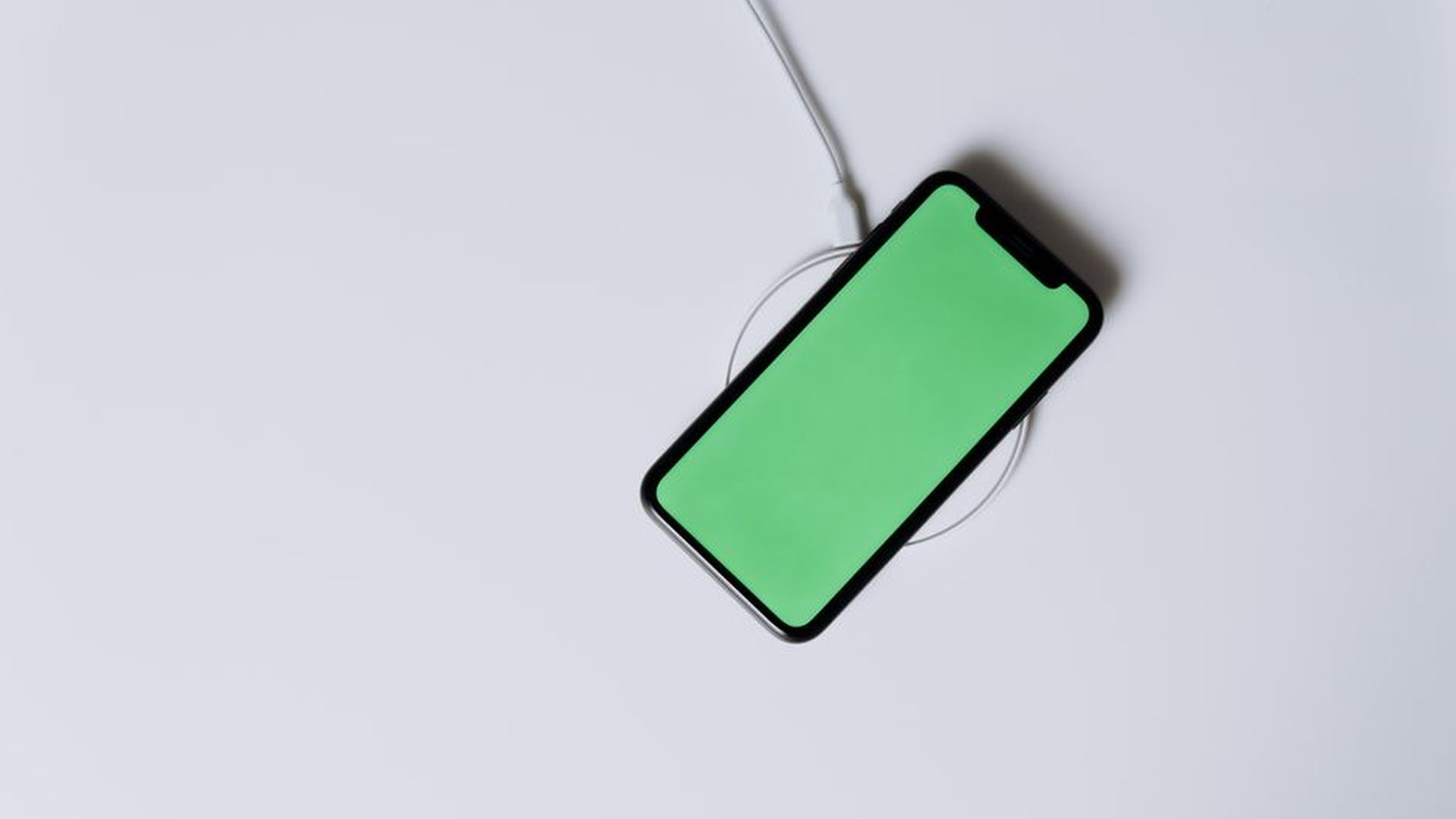 phone charging on train magnetic battery small pow