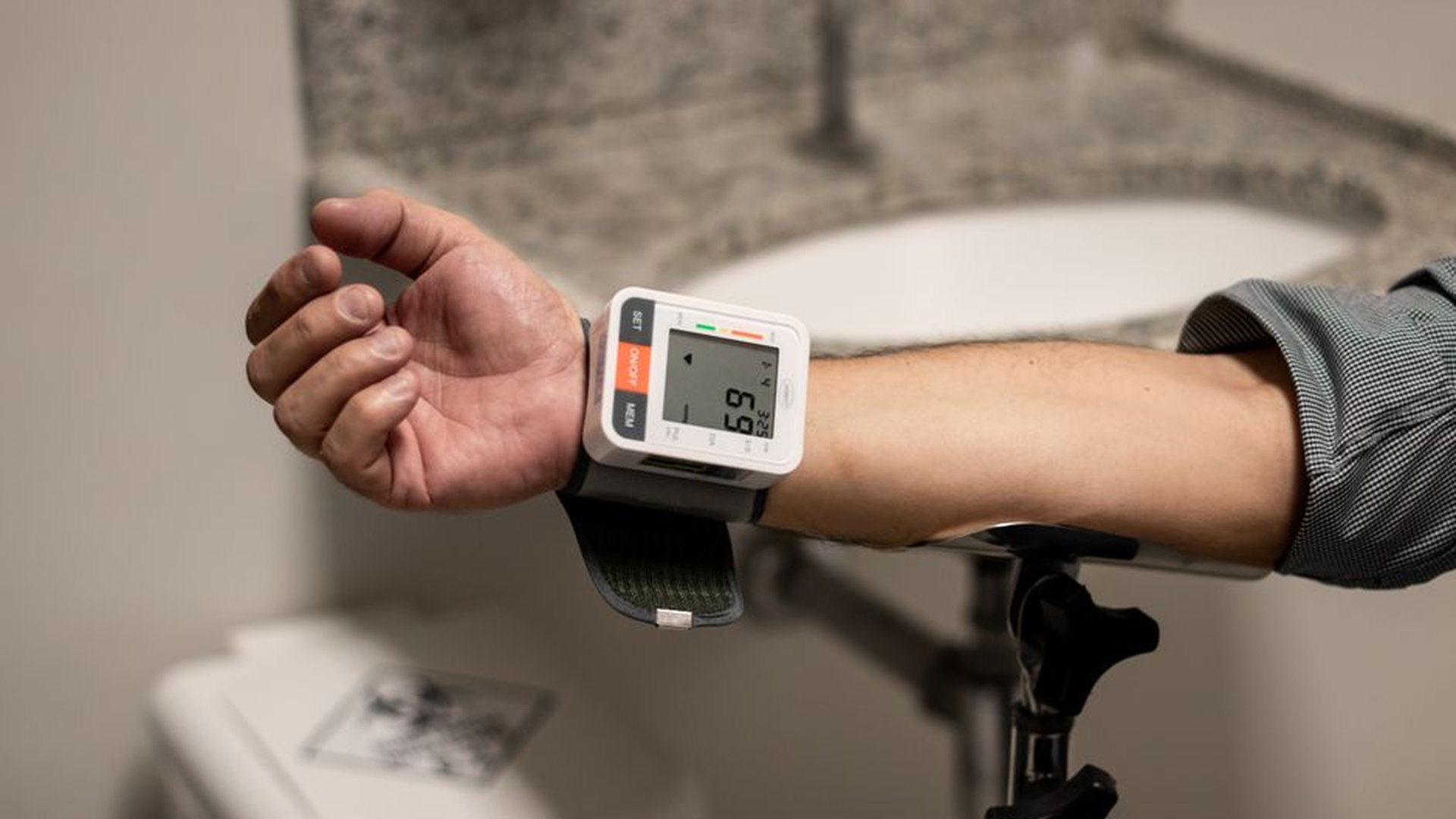 wearable device accuracy blood pressure tracking f