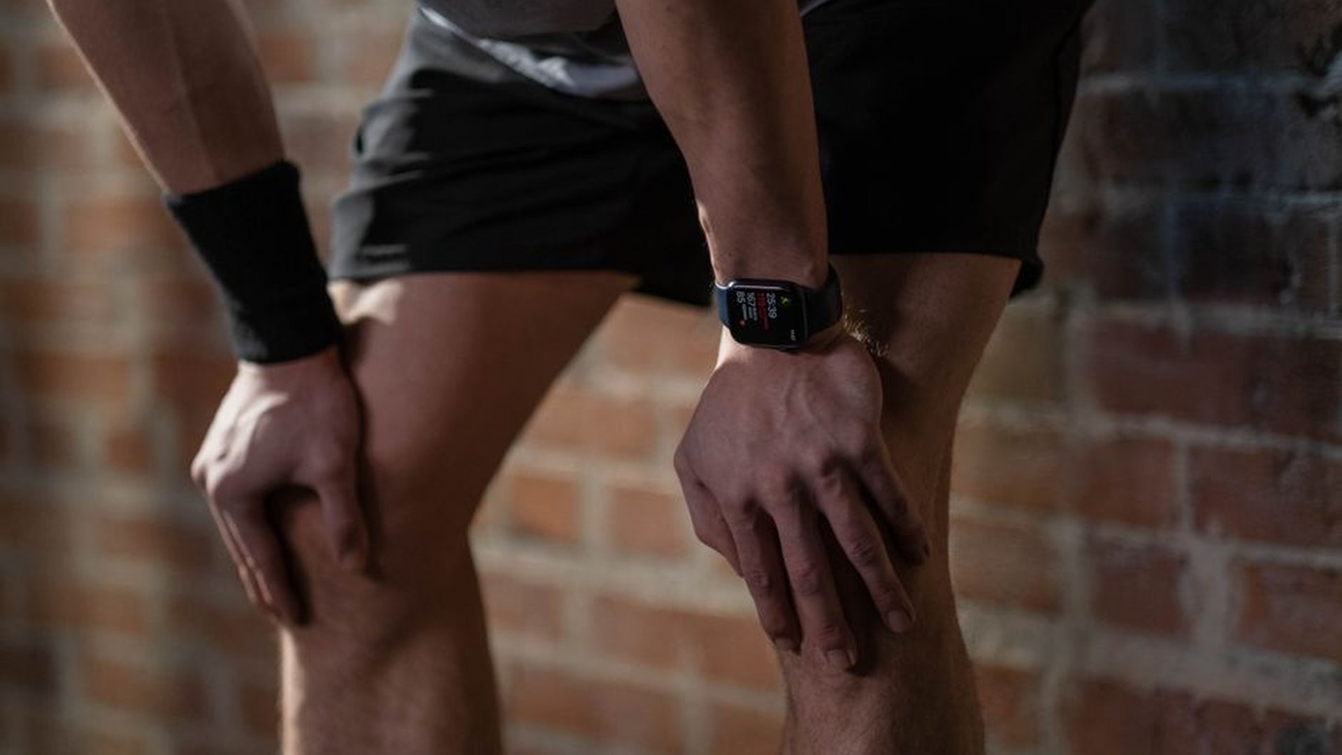 smartwatch health tracking AI sensor dashboard fut