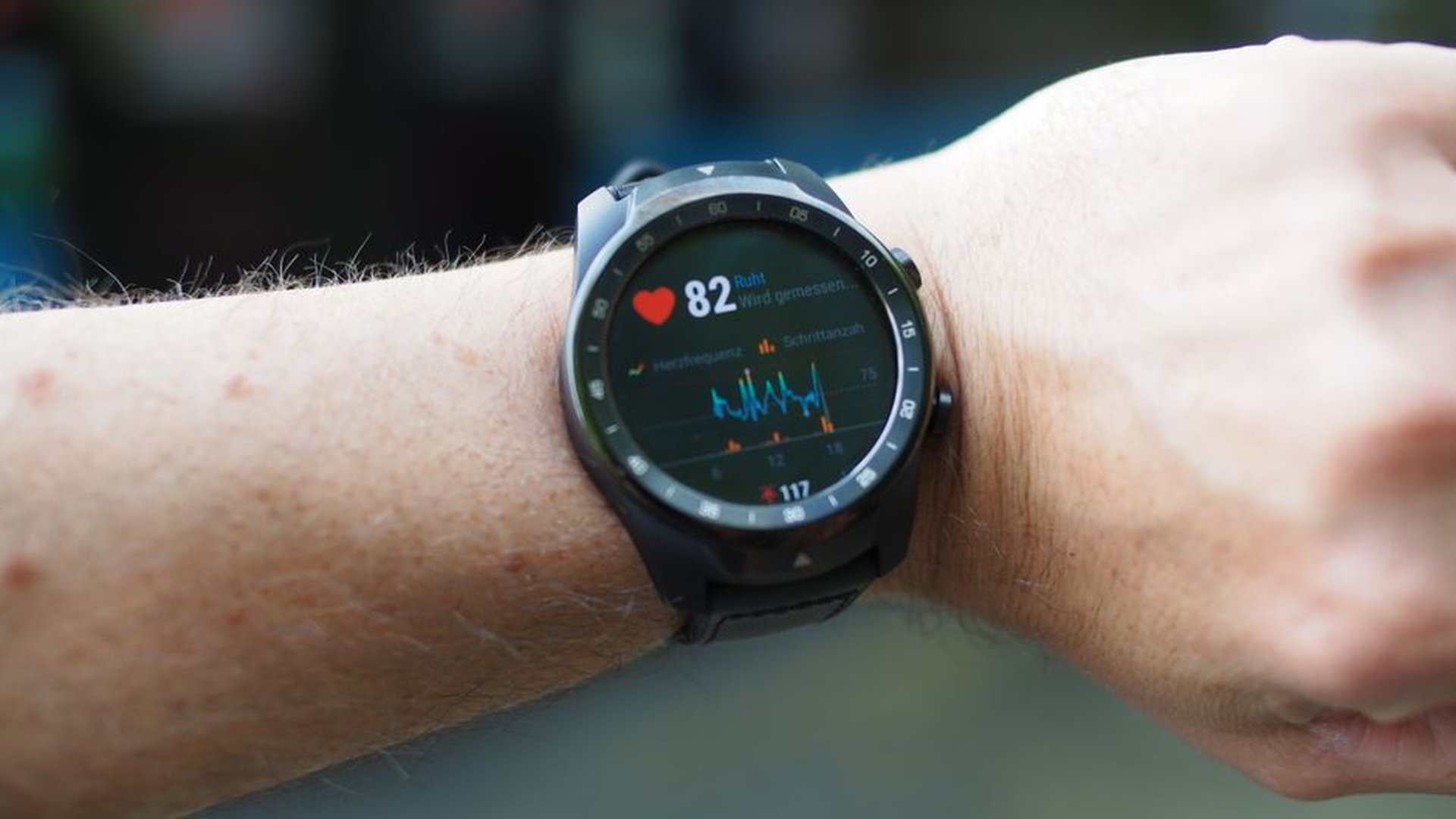 smartwatch fitness tracker hiker heart rate monito
