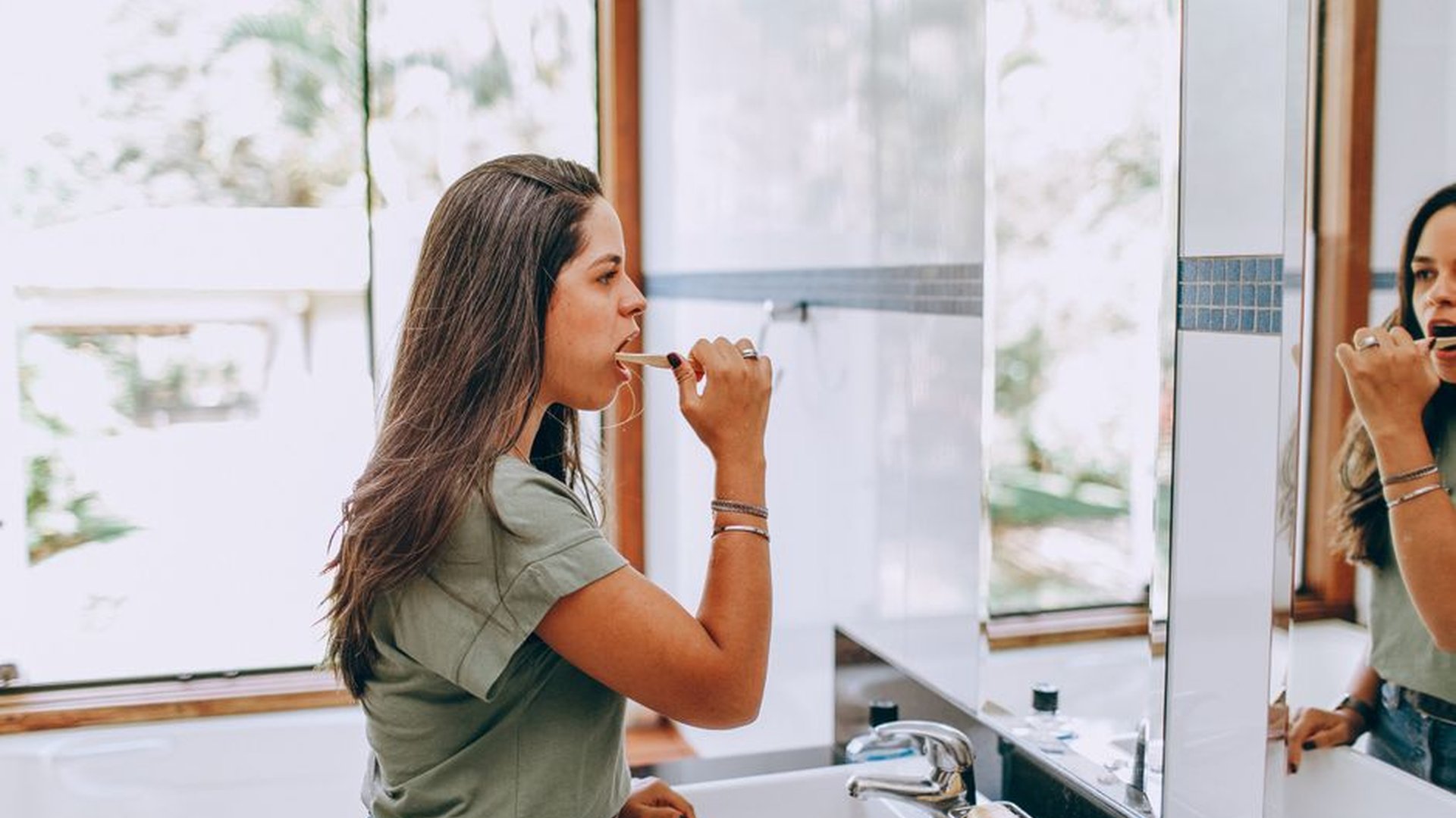 smart mirror brushing teeth bathroom morning routi
